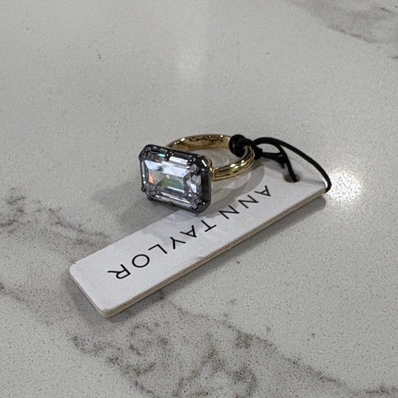 Ann Taylor Gold Ring with Rectangular Grey Emerald Cut Crystal Size 7 - Picture 8 of 10